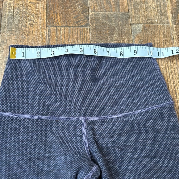 EUC Women’s Lululemon Leggings Sz 2 - Picture 5 of 7